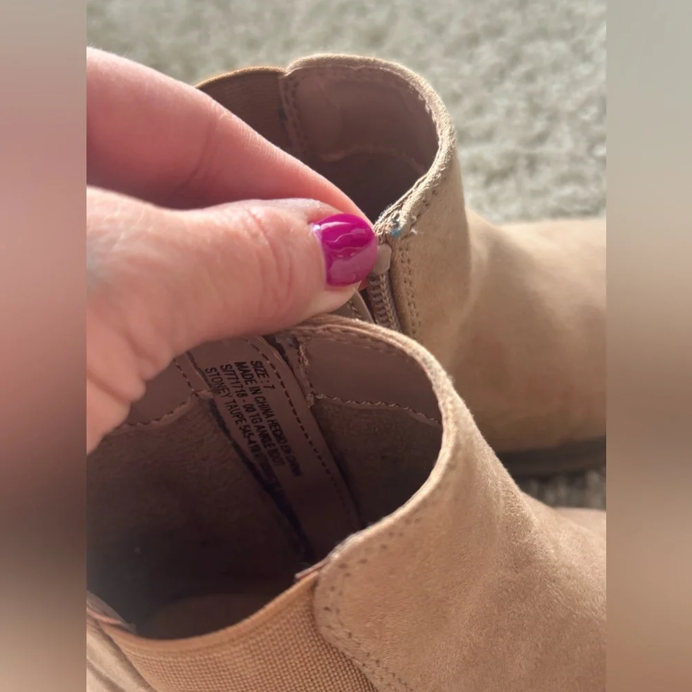 GAP Toddler Booties - Picture 2 of 10